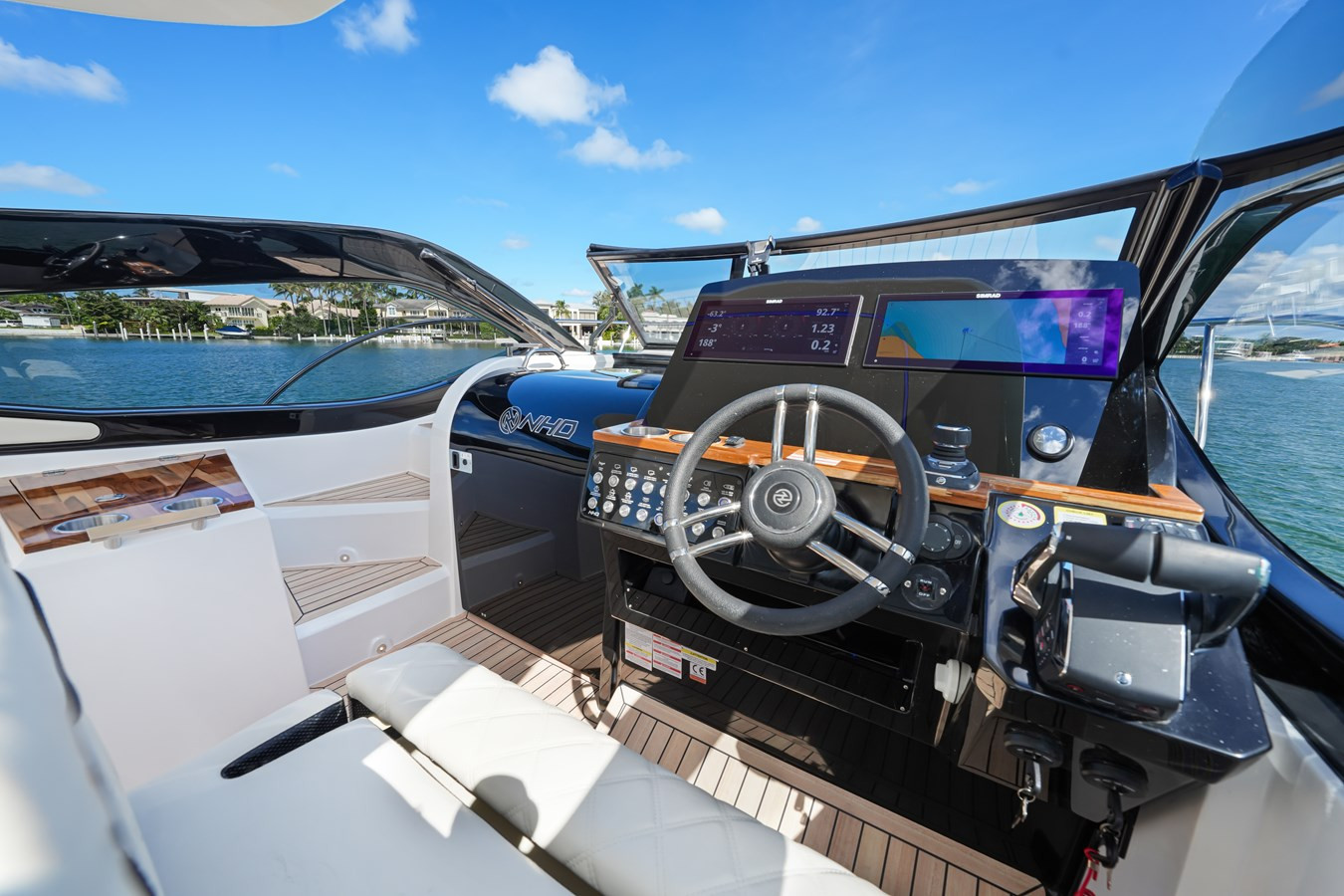 https://arconyachts.ams3.digitaloceanspaces.com/170788/conversions/large_4365365-optimize.jpg