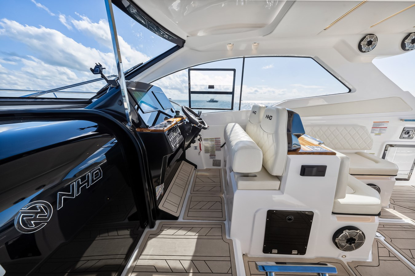 https://arconyachts.ams3.digitaloceanspaces.com/170793/conversions/large_4525290-optimize.jpg