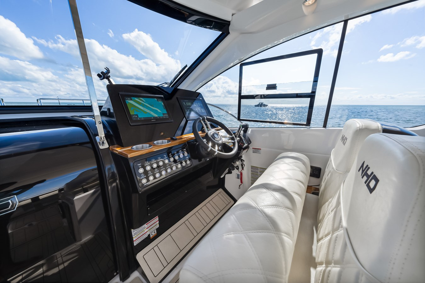 https://arconyachts.ams3.digitaloceanspaces.com/170796/conversions/large_4525291-optimize.jpg