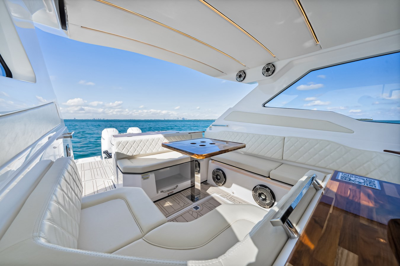https://arconyachts.ams3.digitaloceanspaces.com/170802/conversions/large_4525293-optimize.jpg