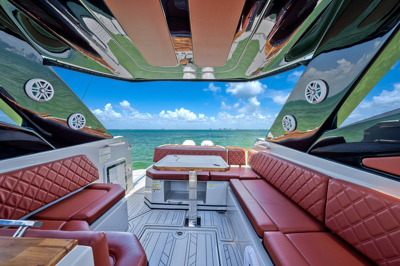 https://arconyachts.ams3.digitaloceanspaces.com/170812/conversions/large_4295740-optimize.jpg