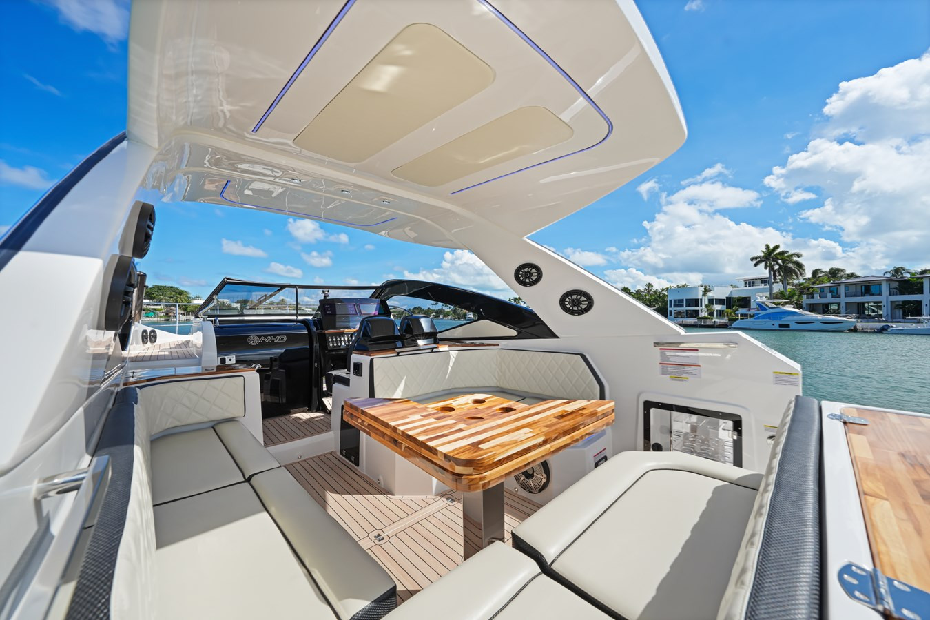 https://arconyachts.ams3.digitaloceanspaces.com/170819/conversions/large_4365375-optimize.jpg