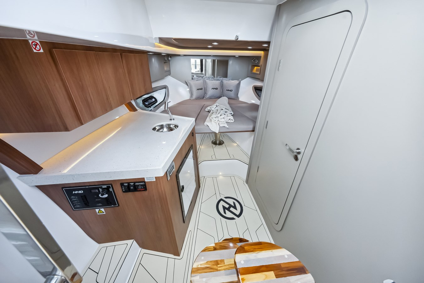 https://arconyachts.ams3.digitaloceanspaces.com/170826/conversions/large_4525302-optimize.jpg