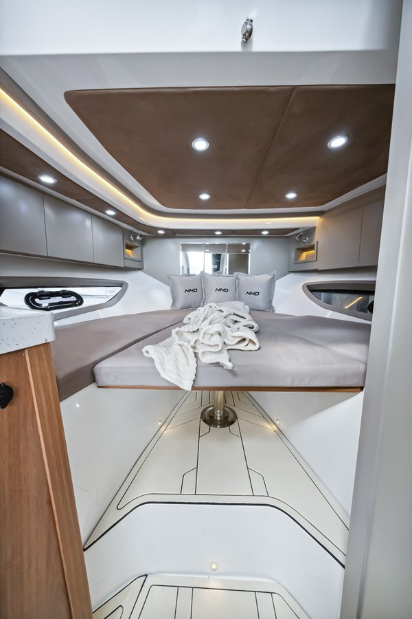 https://arconyachts.ams3.digitaloceanspaces.com/170836/conversions/large_4525306-optimize.jpg