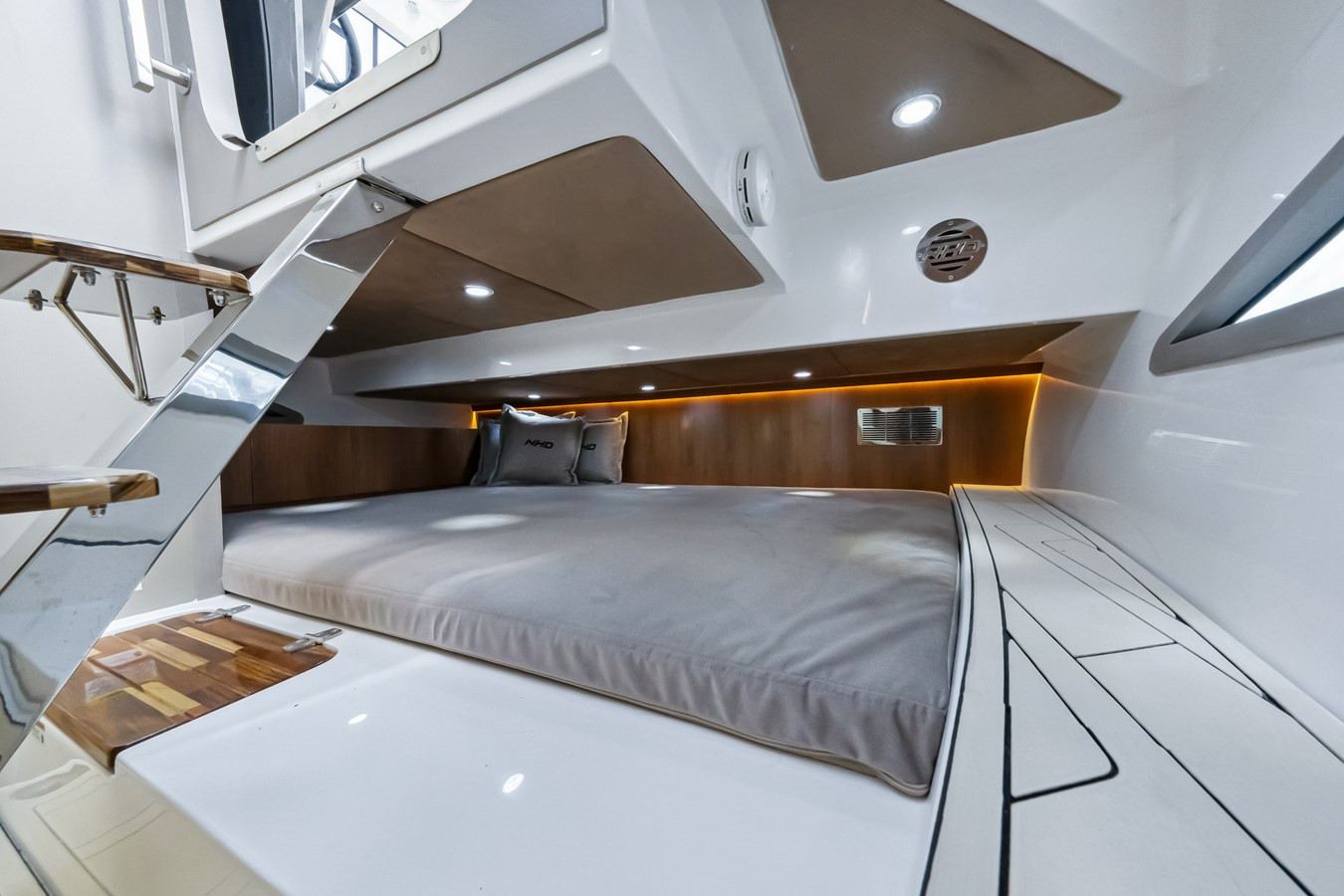 https://arconyachts.ams3.digitaloceanspaces.com/170839/conversions/large_4525307-optimize.jpg