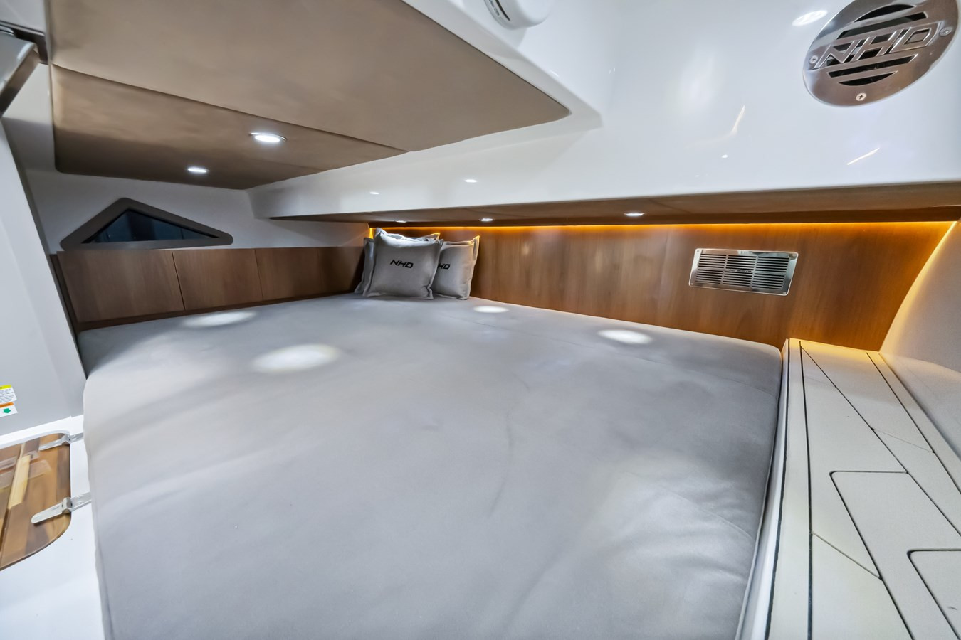 https://arconyachts.ams3.digitaloceanspaces.com/170841/conversions/large_4525308-optimize.jpg