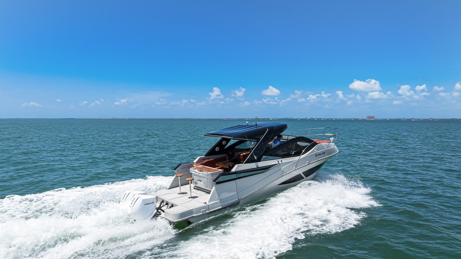 https://arconyachts.ams3.digitaloceanspaces.com/170870/conversions/large_4295761-optimize.jpg