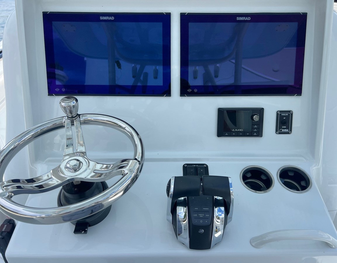 https://arconyachts.ams3.digitaloceanspaces.com/170871/conversions/large_4383472-optimize.jpg