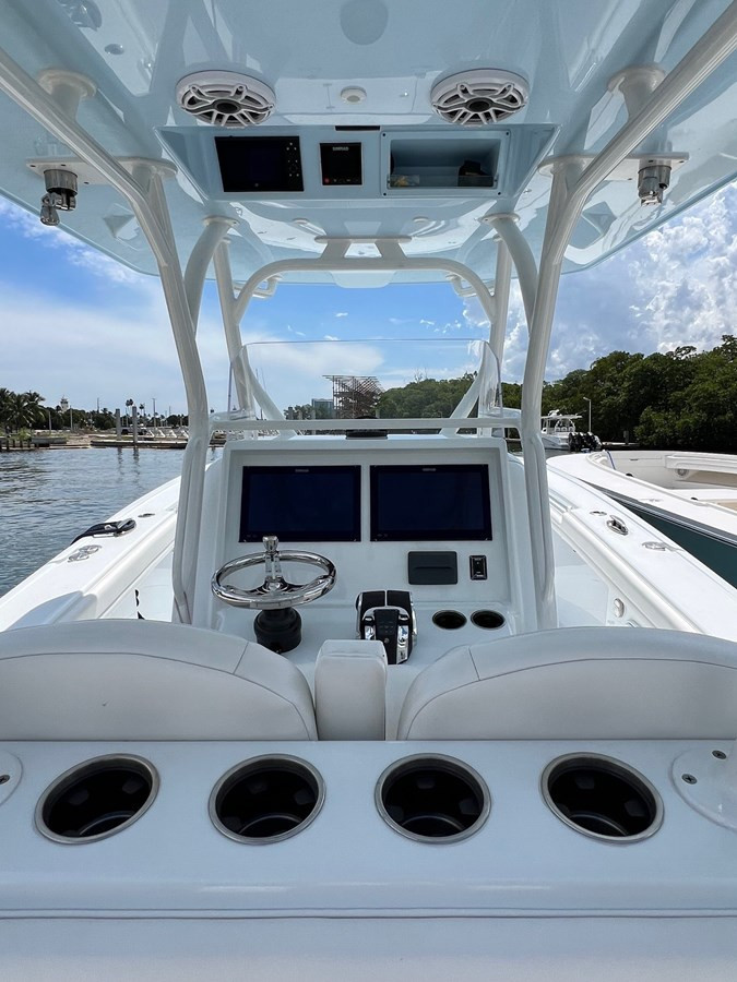 https://arconyachts.ams3.digitaloceanspaces.com/170889/conversions/large_4383479-optimize.jpg