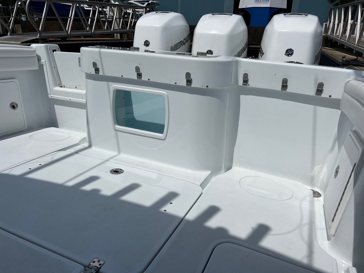 https://arconyachts.ams3.digitaloceanspaces.com/170891/conversions/large_4383480-optimize.jpg