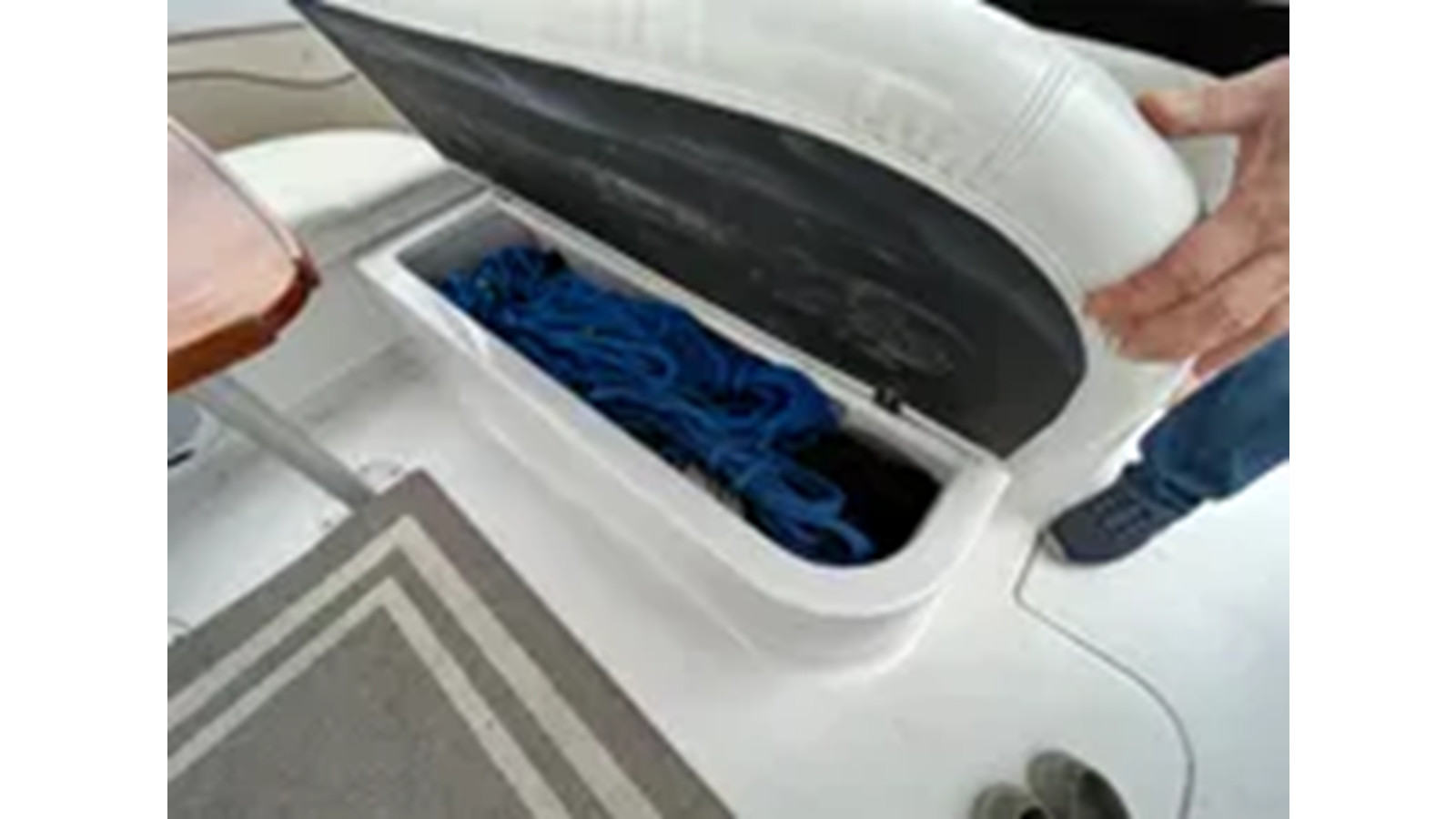 https://arconyachts.ams3.digitaloceanspaces.com/170915/conversions/large_4323026-optimize.jpg