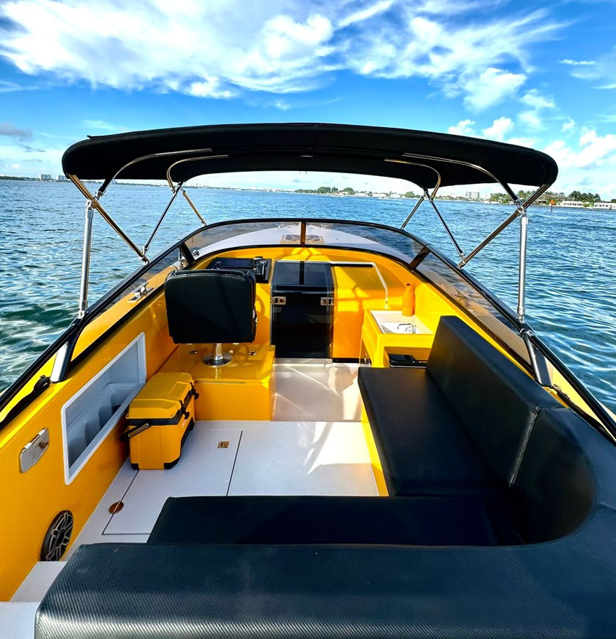 https://arconyachts.ams3.digitaloceanspaces.com/171000/conversions/large_4183646-optimize.jpg