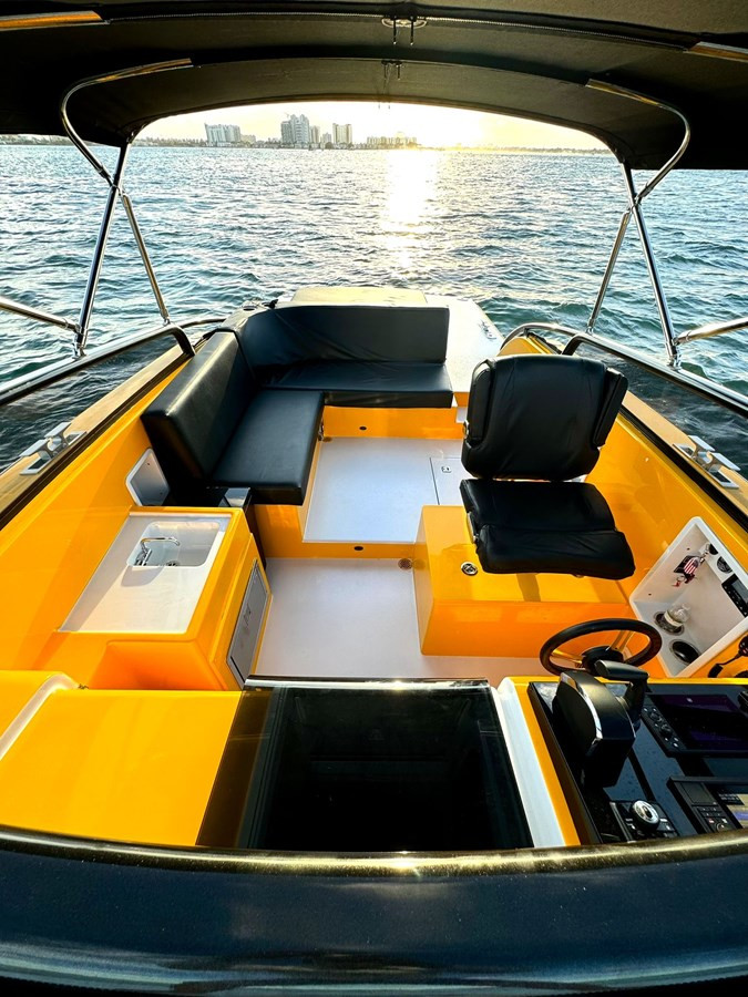 https://arconyachts.ams3.digitaloceanspaces.com/171003/conversions/large_4183647-optimize.jpg