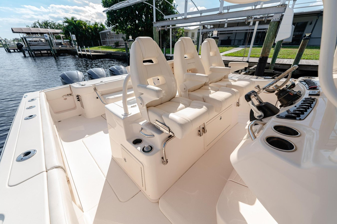 https://arconyachts.ams3.digitaloceanspaces.com/171023/conversions/large_4449385-optimize.jpg