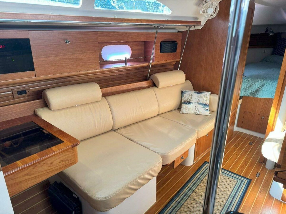 https://arconyachts.ams3.digitaloceanspaces.com/171091/conversions/large_4607387-optimize.jpg