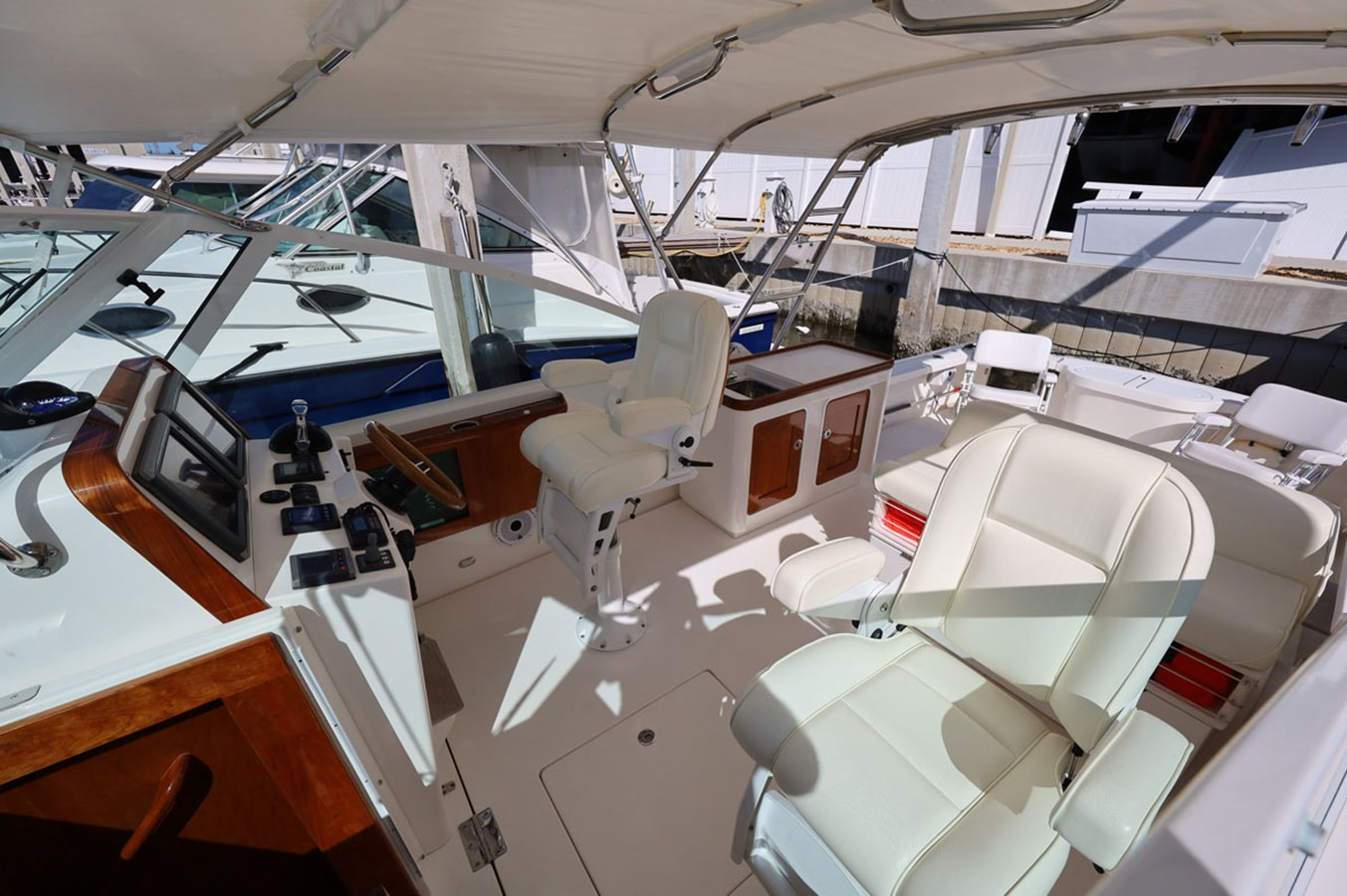 https://arconyachts.ams3.digitaloceanspaces.com/171092/conversions/large_4682953-optimize.jpg