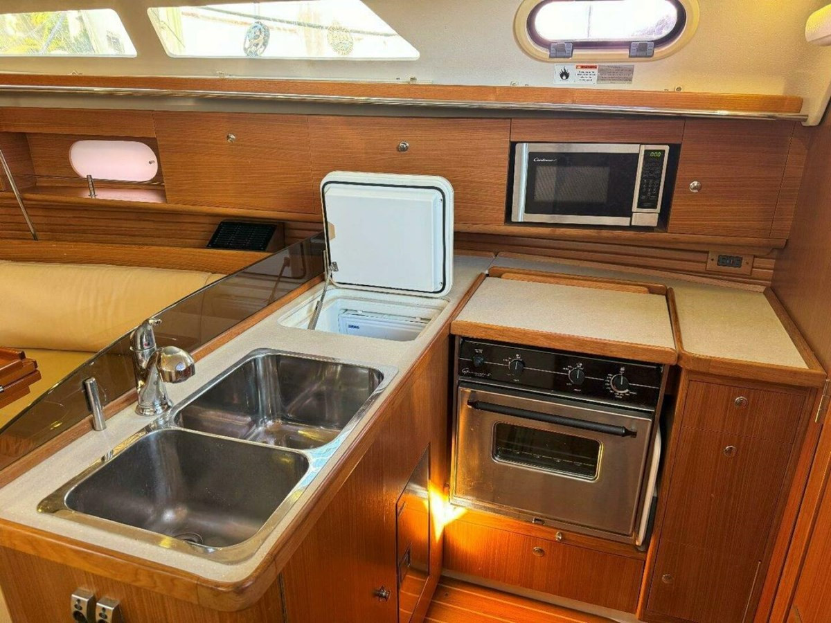 https://arconyachts.ams3.digitaloceanspaces.com/171107/conversions/large_4607392-optimize.jpg