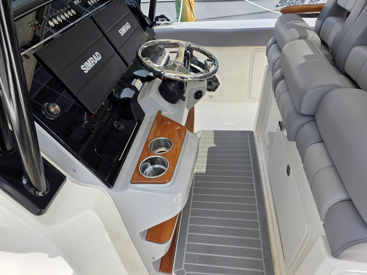 https://arconyachts.ams3.digitaloceanspaces.com/171251/conversions/large_4667672-optimize.jpg