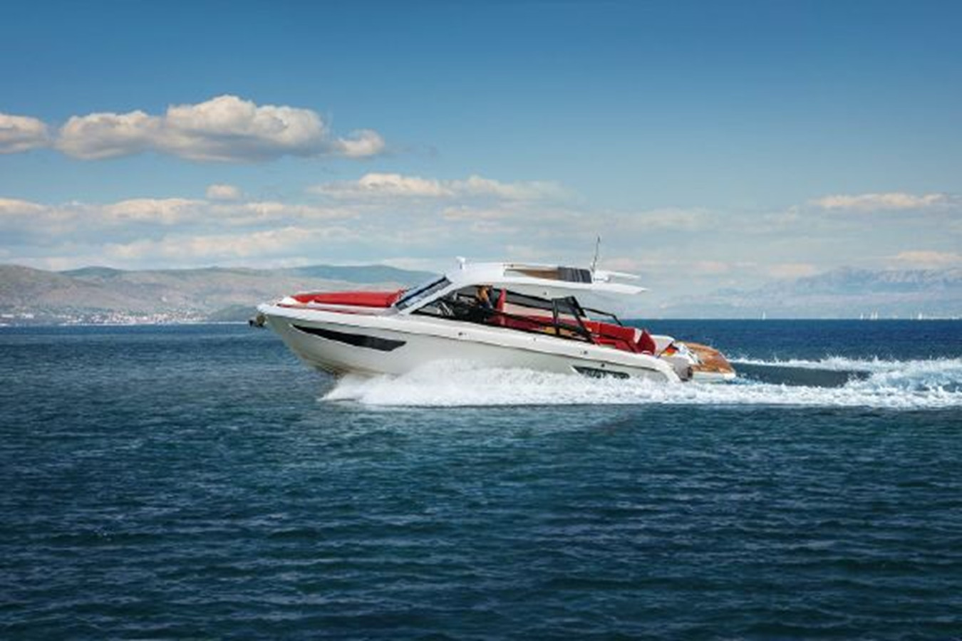 https://arconyachts.ams3.digitaloceanspaces.com/171335/conversions/large_3886867-optimize.jpg