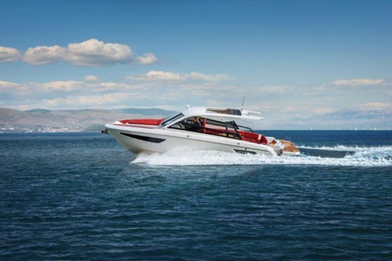 https://arconyachts.ams3.digitaloceanspaces.com/171423/conversions/large_3886802-optimize.jpg