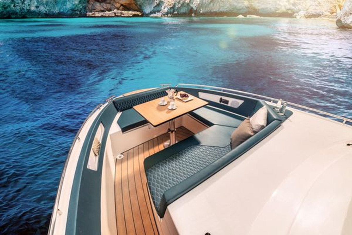 https://arconyachts.ams3.digitaloceanspaces.com/171457/conversions/large_3886811-optimize.jpg