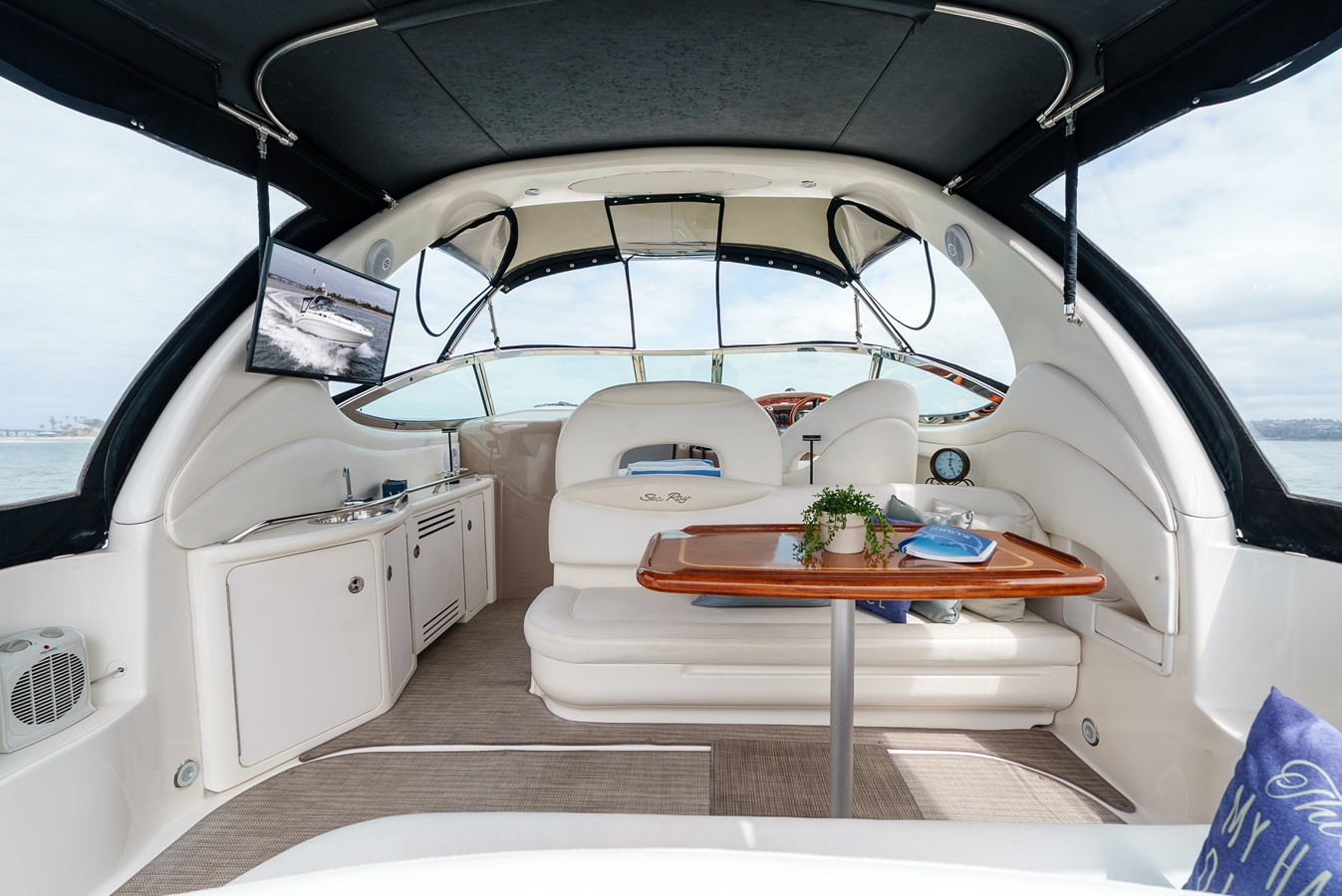 https://arconyachts.ams3.digitaloceanspaces.com/171599/conversions/large_4644864-optimize.jpg