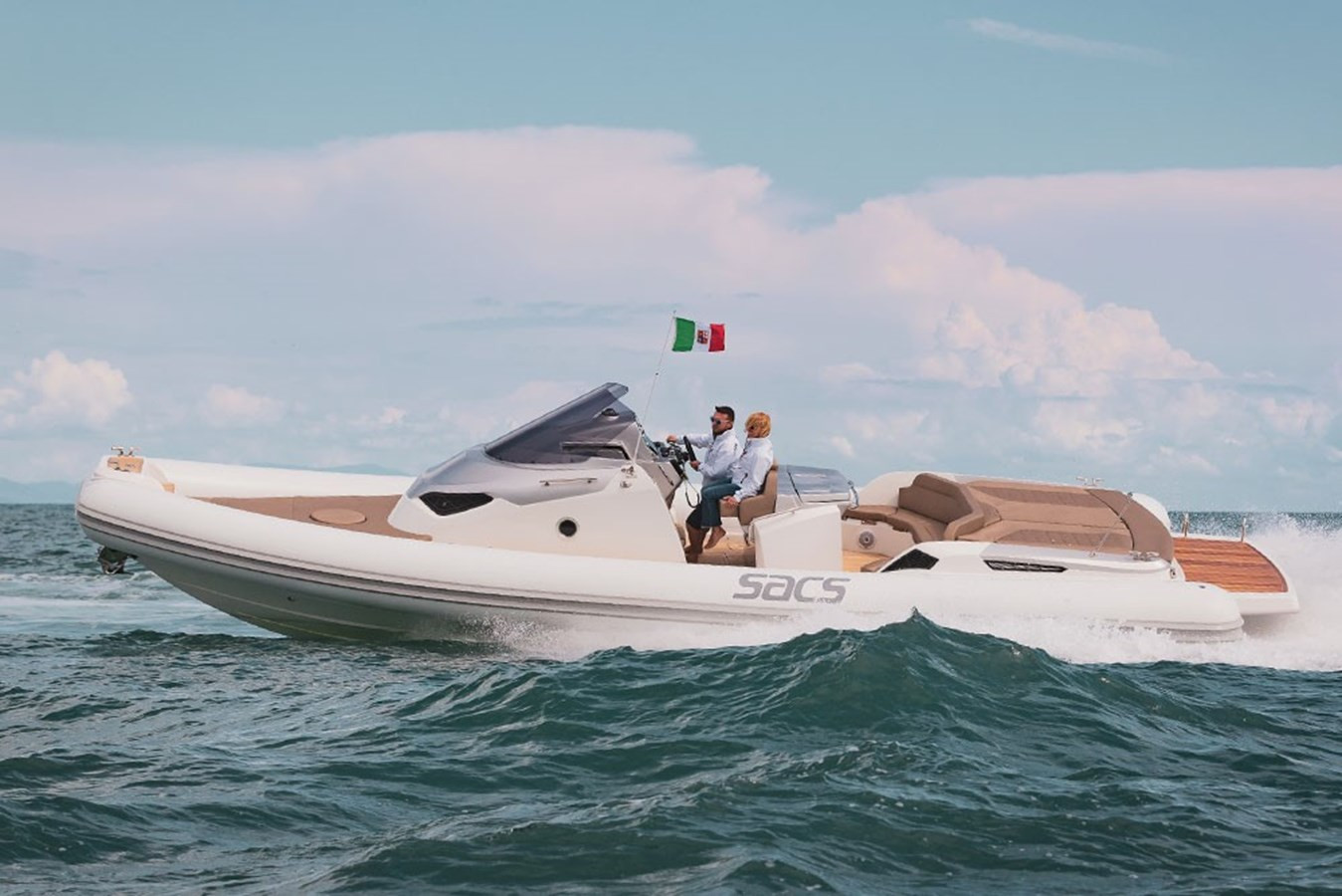 https://arconyachts.ams3.digitaloceanspaces.com/171751/conversions/large_2916876-optimize.jpg