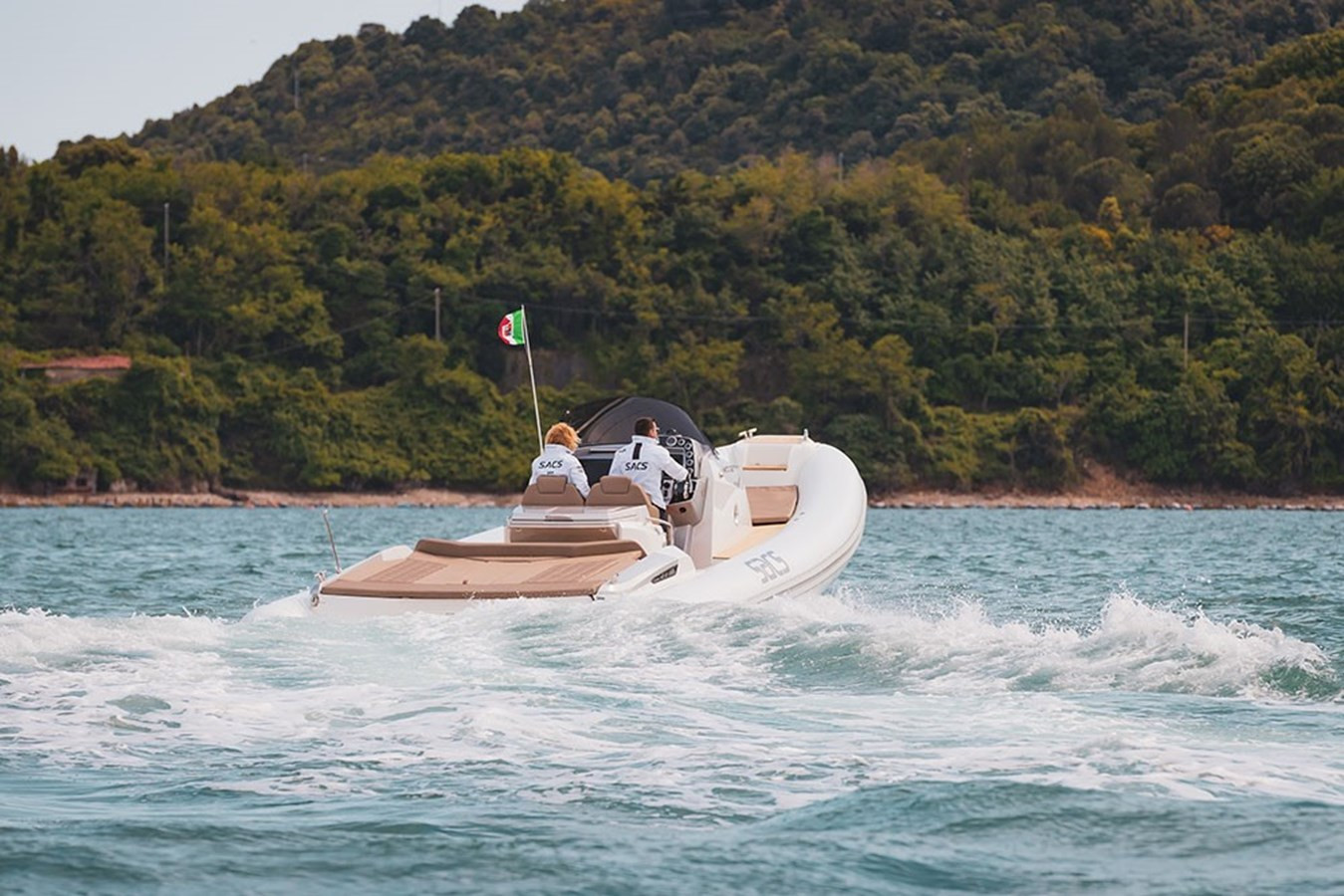 https://arconyachts.ams3.digitaloceanspaces.com/171758/conversions/large_2916878-optimize.jpg