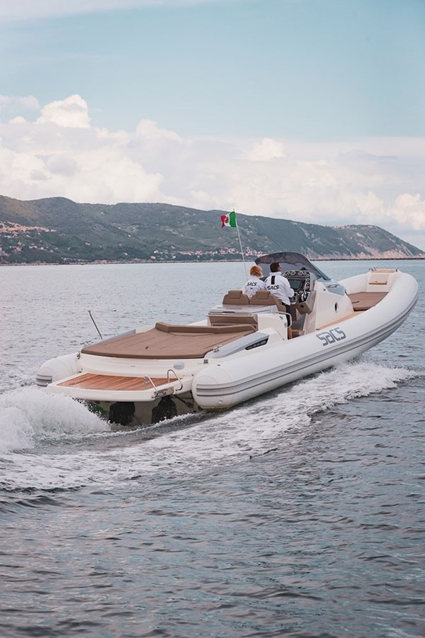 https://arconyachts.ams3.digitaloceanspaces.com/171767/conversions/large_2916881-optimize.jpg