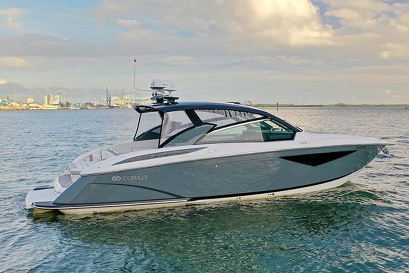 https://arconyachts.ams3.digitaloceanspaces.com/171825/conversions/large_3947163-optimize.jpg