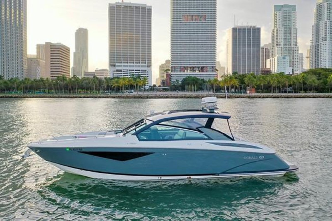 https://arconyachts.ams3.digitaloceanspaces.com/171828/conversions/large_3947154-optimize.jpg