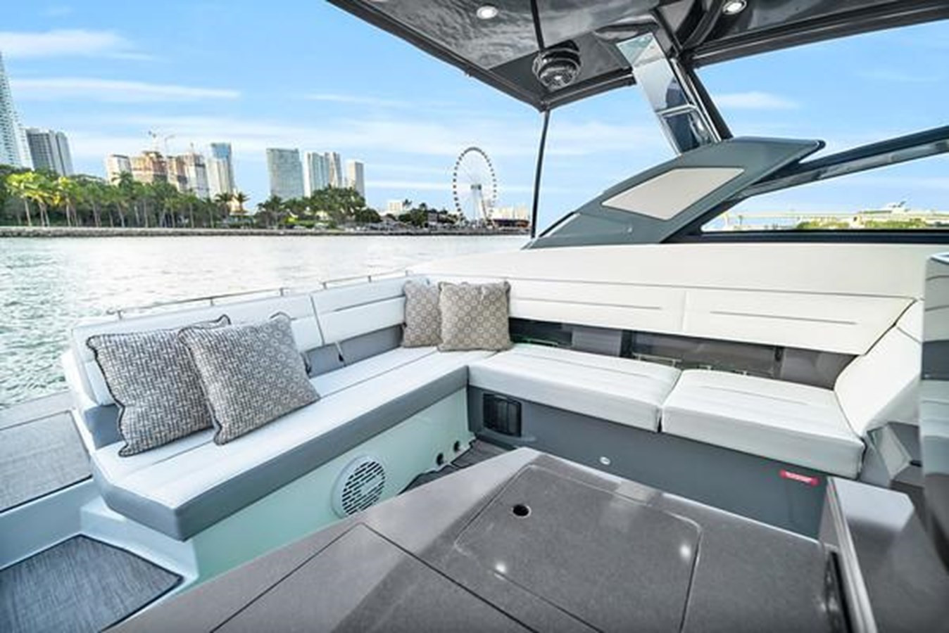 https://arconyachts.ams3.digitaloceanspaces.com/171847/conversions/large_3947151-optimize.jpg