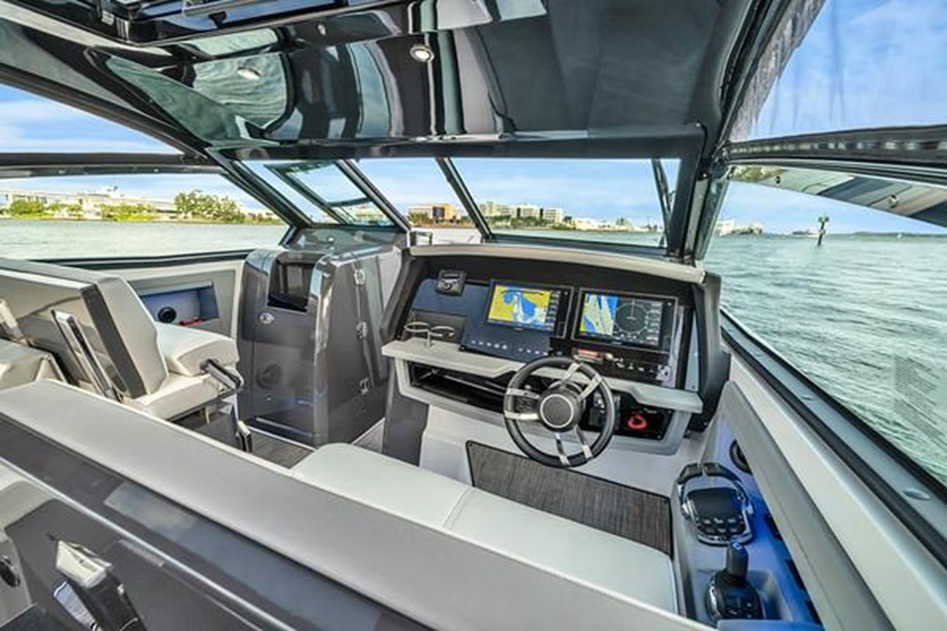 https://arconyachts.ams3.digitaloceanspaces.com/171859/conversions/large_3947160-optimize.jpg