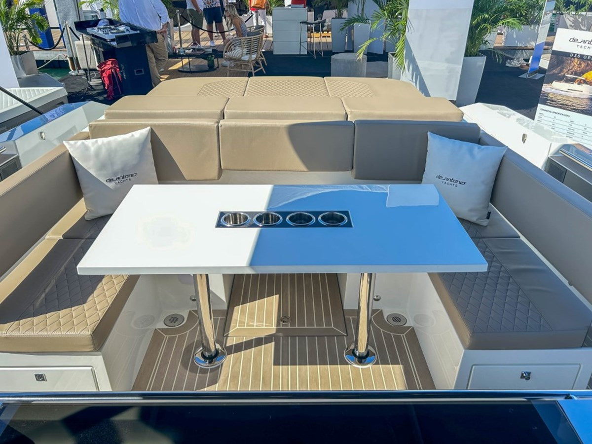 https://arconyachts.ams3.digitaloceanspaces.com/171939/conversions/large_4133930-optimize.jpg