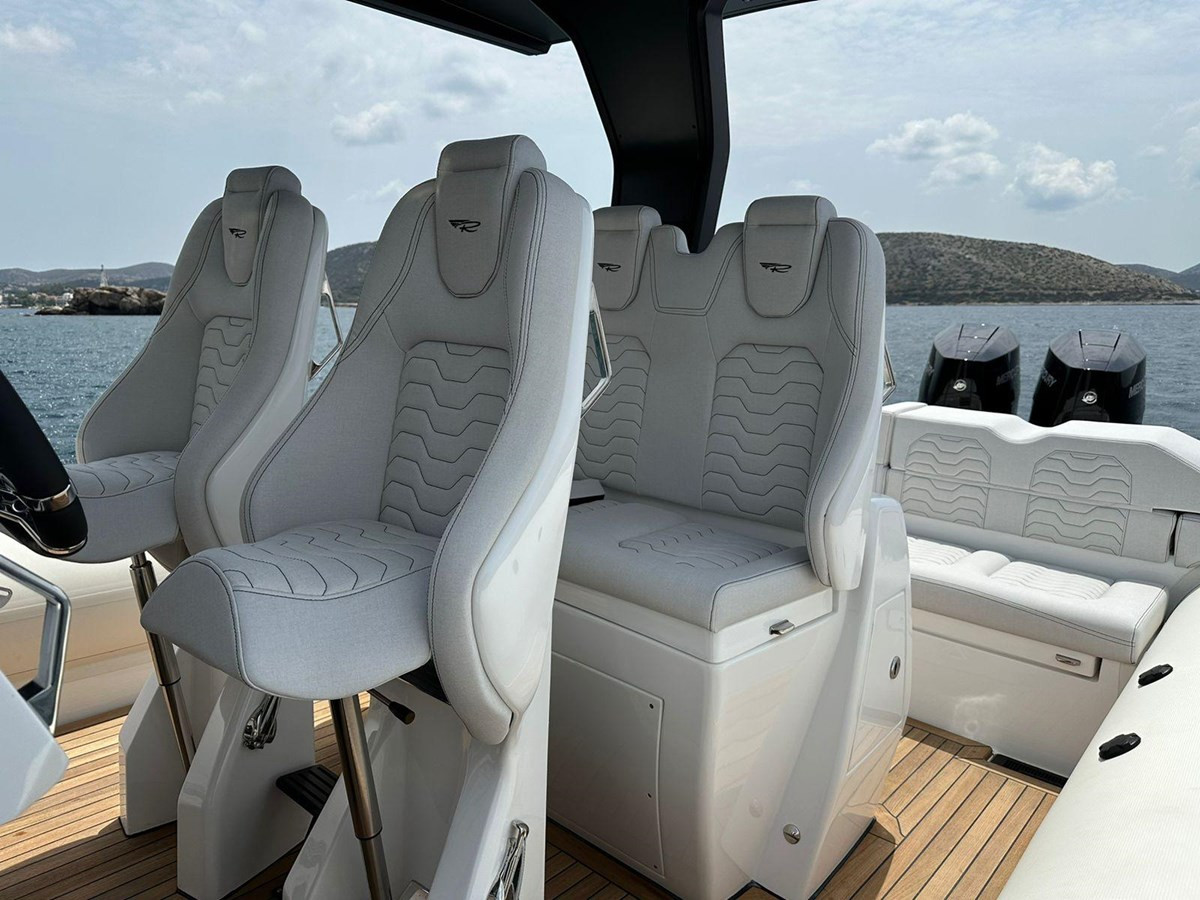 https://arconyachts.ams3.digitaloceanspaces.com/171962/conversions/large_4183880-optimize.jpg