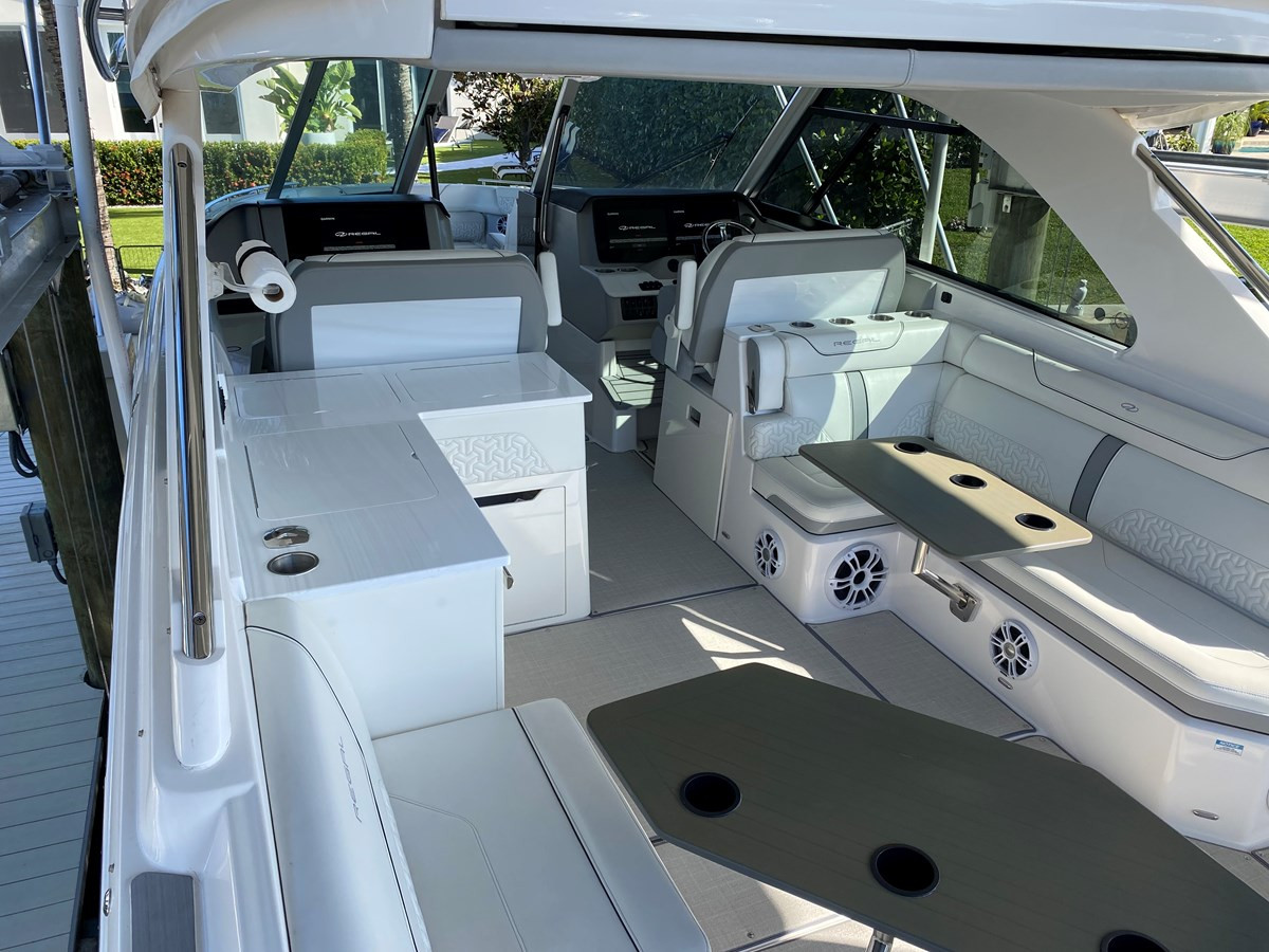 https://arconyachts.ams3.digitaloceanspaces.com/171969/conversions/large_4207216-optimize.jpg