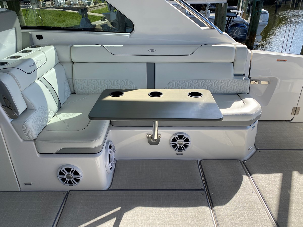 https://arconyachts.ams3.digitaloceanspaces.com/171972/conversions/large_4207217-optimize.jpg