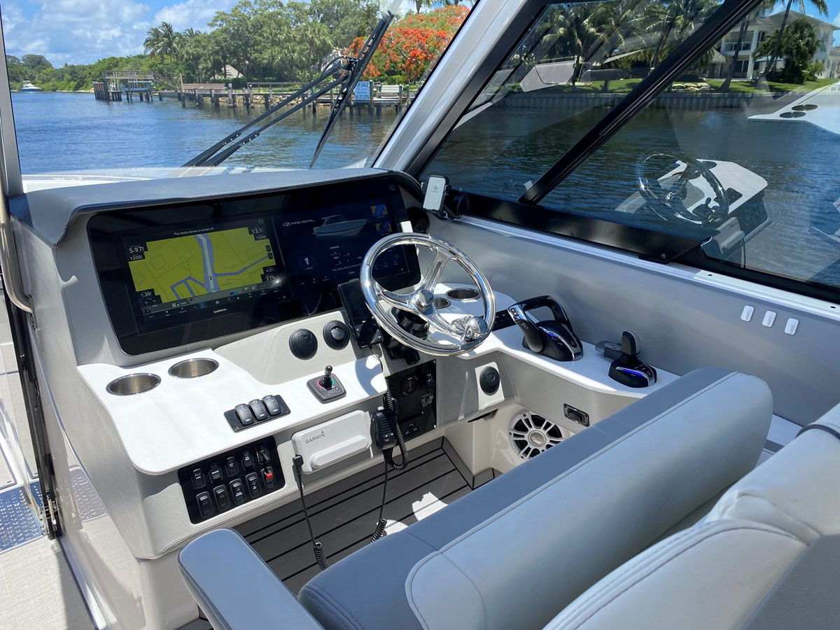 https://arconyachts.ams3.digitaloceanspaces.com/171999/conversions/large_4207227-optimize.jpg