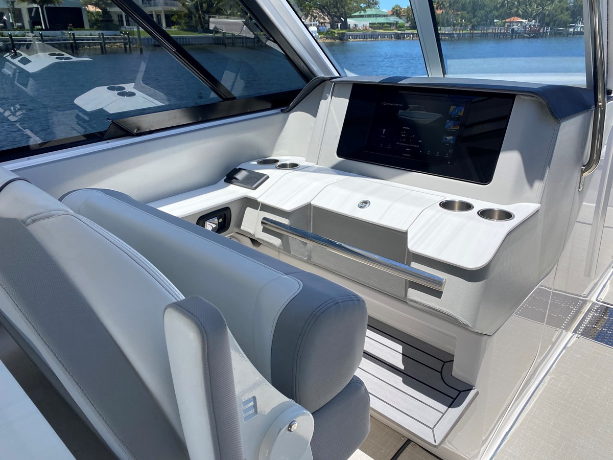 https://arconyachts.ams3.digitaloceanspaces.com/172002/conversions/large_4207228-optimize.jpg