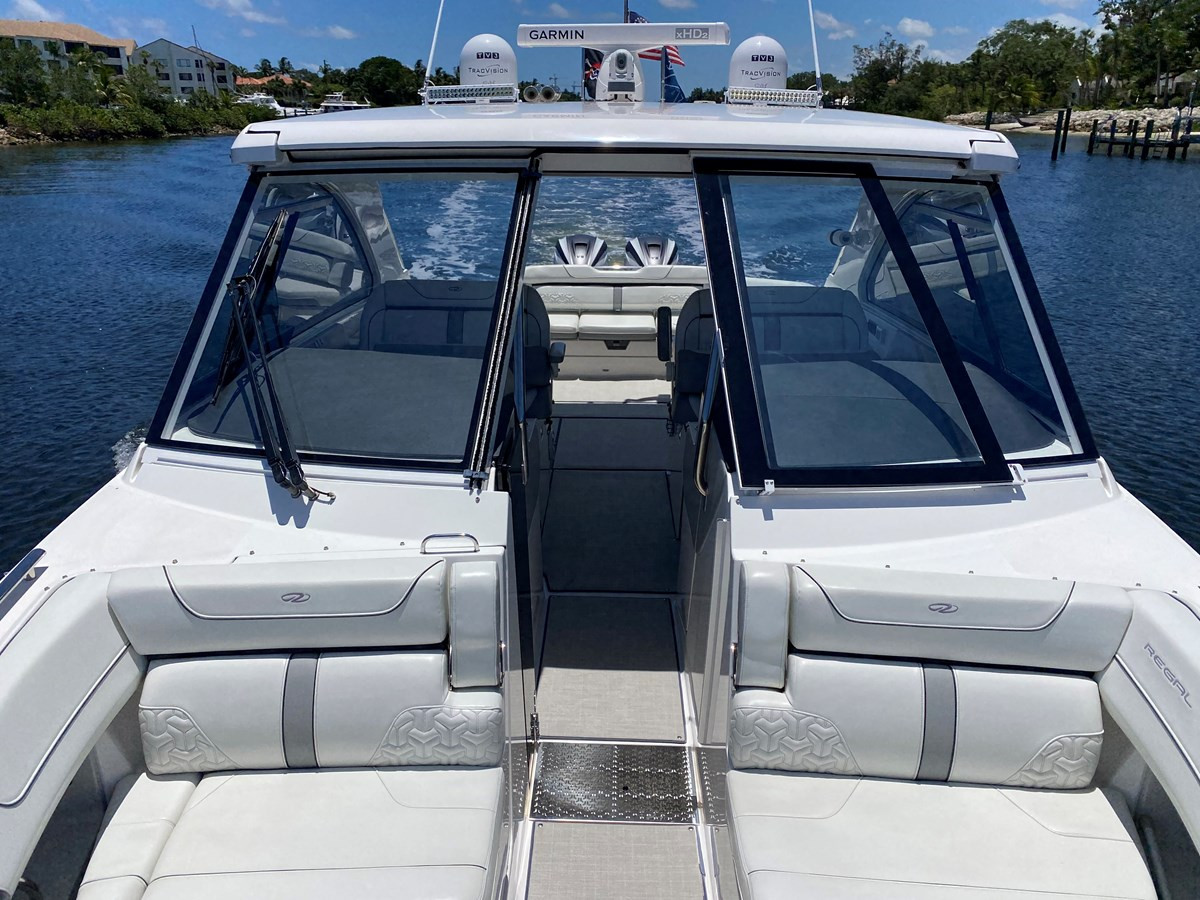 https://arconyachts.ams3.digitaloceanspaces.com/172035/conversions/large_4207240-optimize.jpg