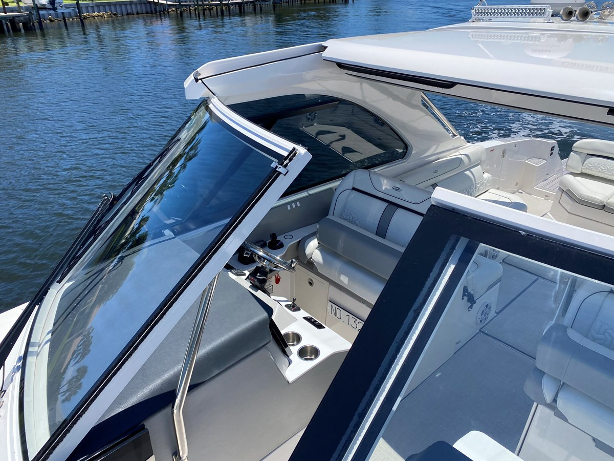 https://arconyachts.ams3.digitaloceanspaces.com/172038/conversions/large_4207241-optimize.jpg