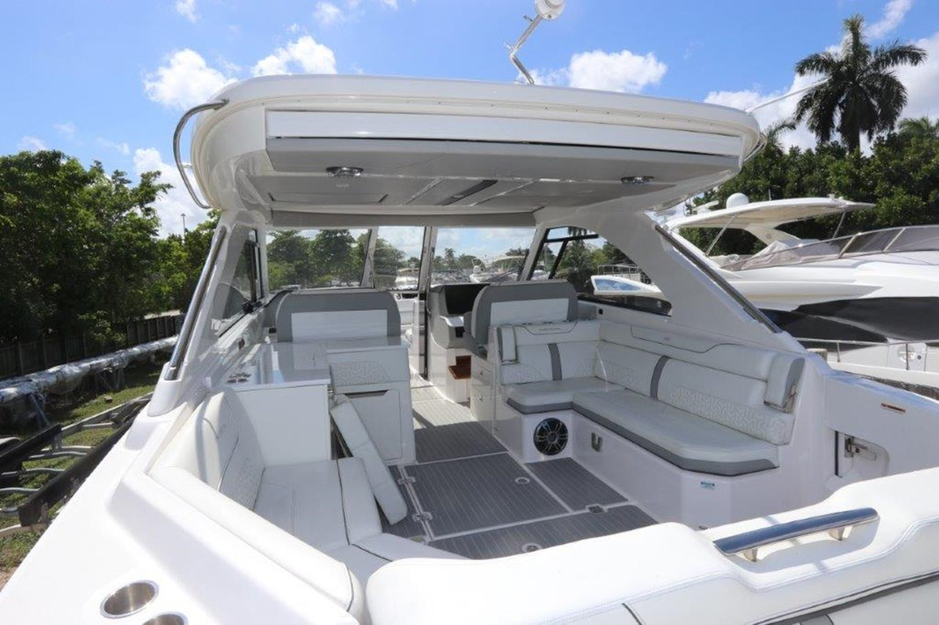 https://arconyachts.ams3.digitaloceanspaces.com/172080/conversions/large_4251909-optimize.jpg