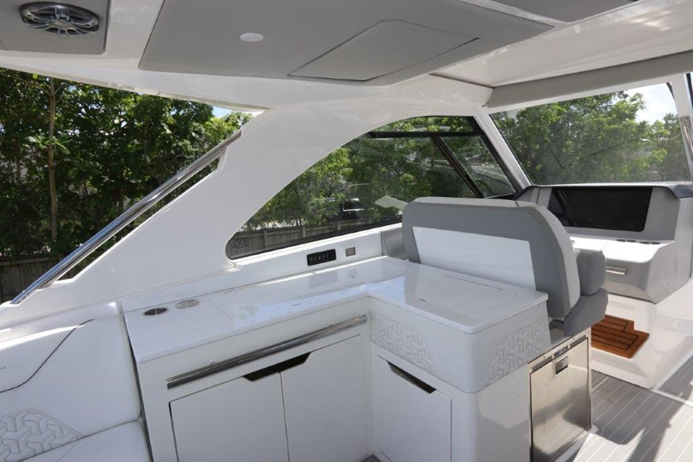 https://arconyachts.ams3.digitaloceanspaces.com/172082/conversions/large_4251910-optimize.jpg