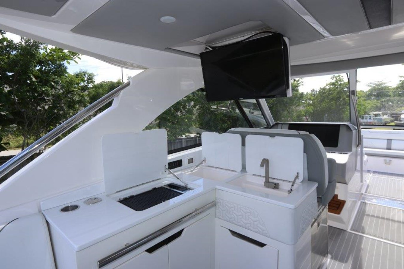 https://arconyachts.ams3.digitaloceanspaces.com/172084/conversions/large_4251911-optimize.jpg