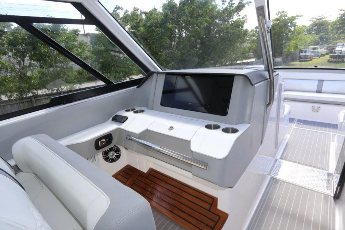 https://arconyachts.ams3.digitaloceanspaces.com/172090/conversions/large_4251913-optimize.jpg