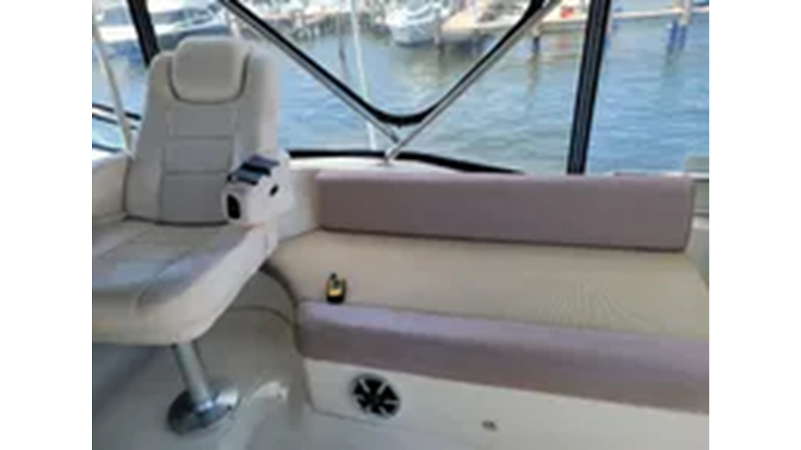 https://arconyachts.ams3.digitaloceanspaces.com/172217/conversions/large_4300554-optimize.jpg