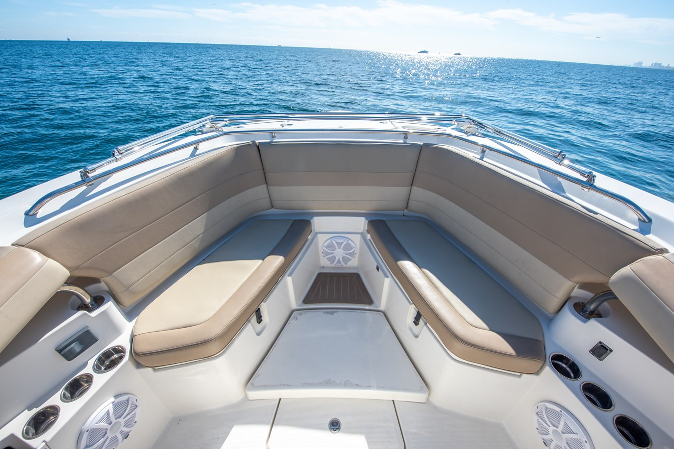 https://arconyachts.ams3.digitaloceanspaces.com/172227/conversions/large_4470866-optimize.jpg