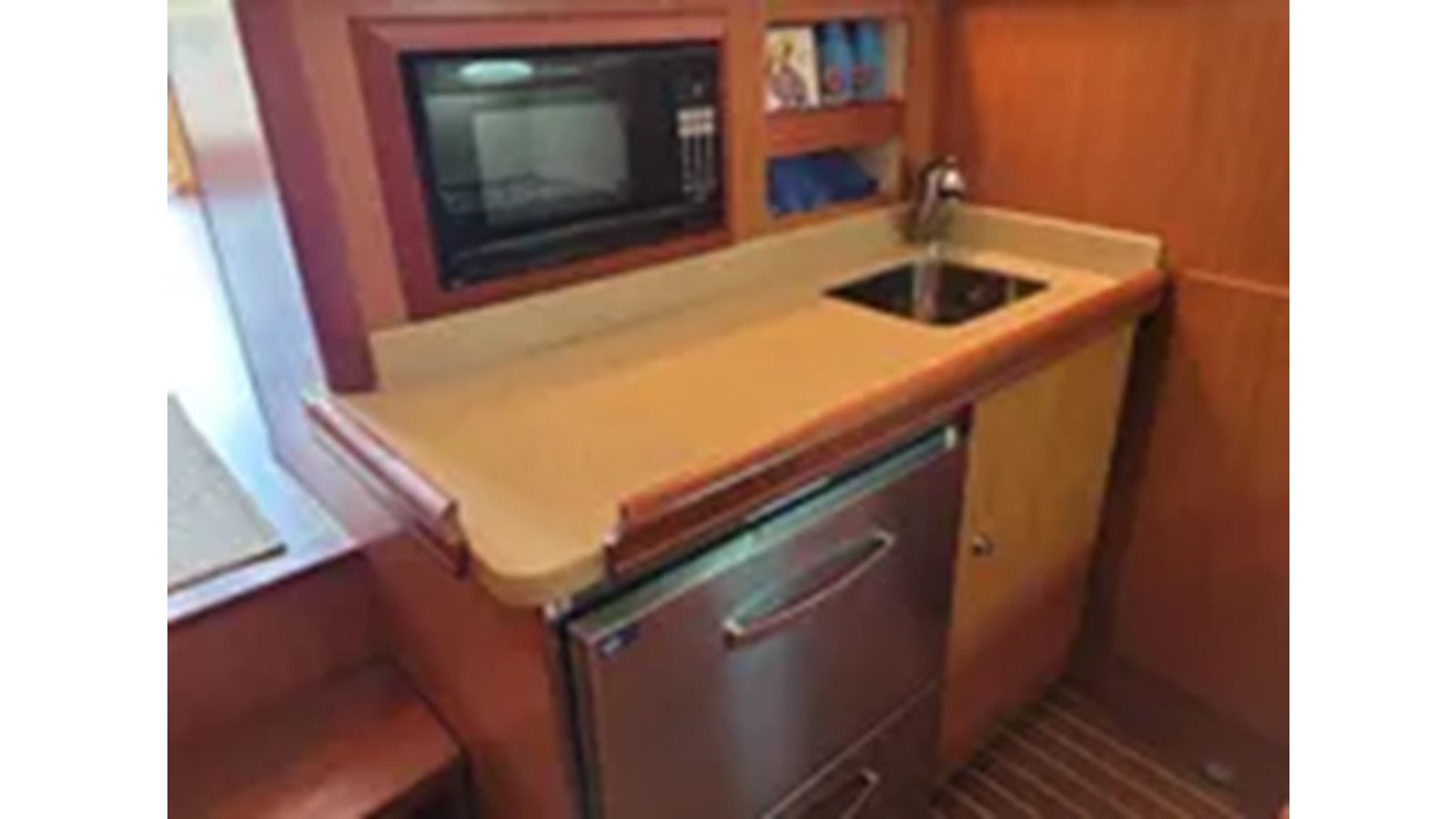 https://arconyachts.ams3.digitaloceanspaces.com/172273/conversions/large_4300572-optimize.jpg