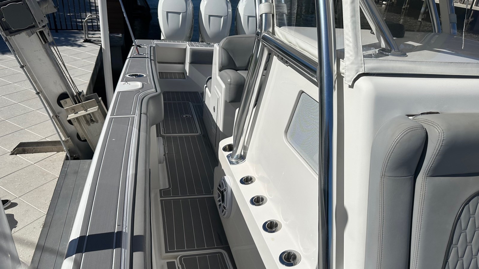 https://arconyachts.ams3.digitaloceanspaces.com/172365/conversions/large_4568688-optimize.jpg