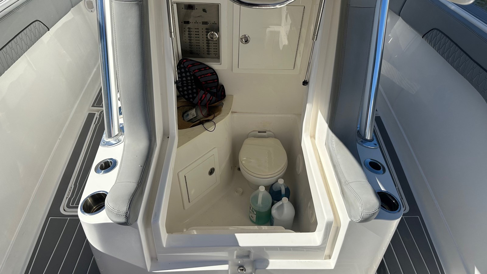 https://arconyachts.ams3.digitaloceanspaces.com/172383/conversions/large_4568696-optimize.jpg